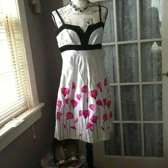 Summer dress - Picture 1 of 7